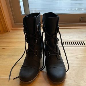 Sorel Joan of Arctic Wedge lace up boots size 6.5